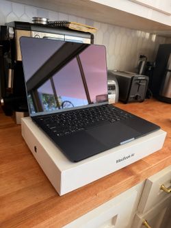 MacBook Air 13 inch M4 (2025)