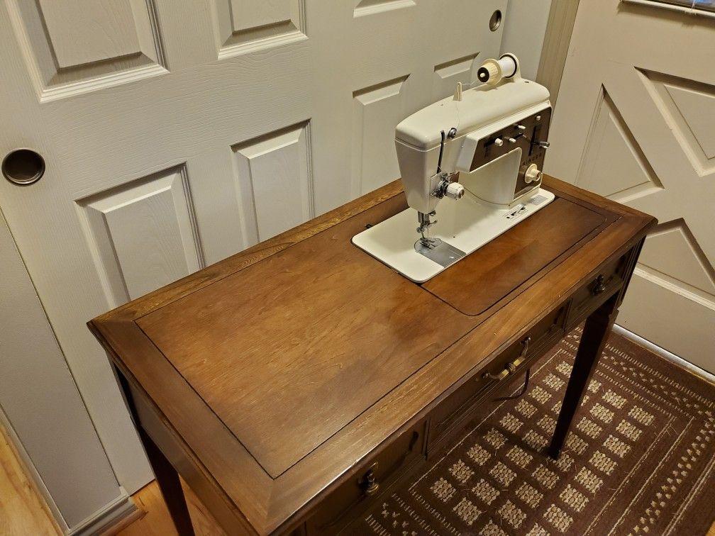 Singer Sewing Machine Model 636 for Sale in Renton, WA OfferUp