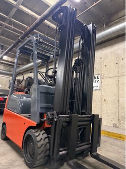 TOYOTA M7 forklift for sale, 3500 lb,3 stage, side shift