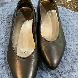 Black Leather Flats/Low Heel Ladies Shoes, The Flexx, 8 M