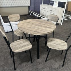 Rustic Round Table Set 