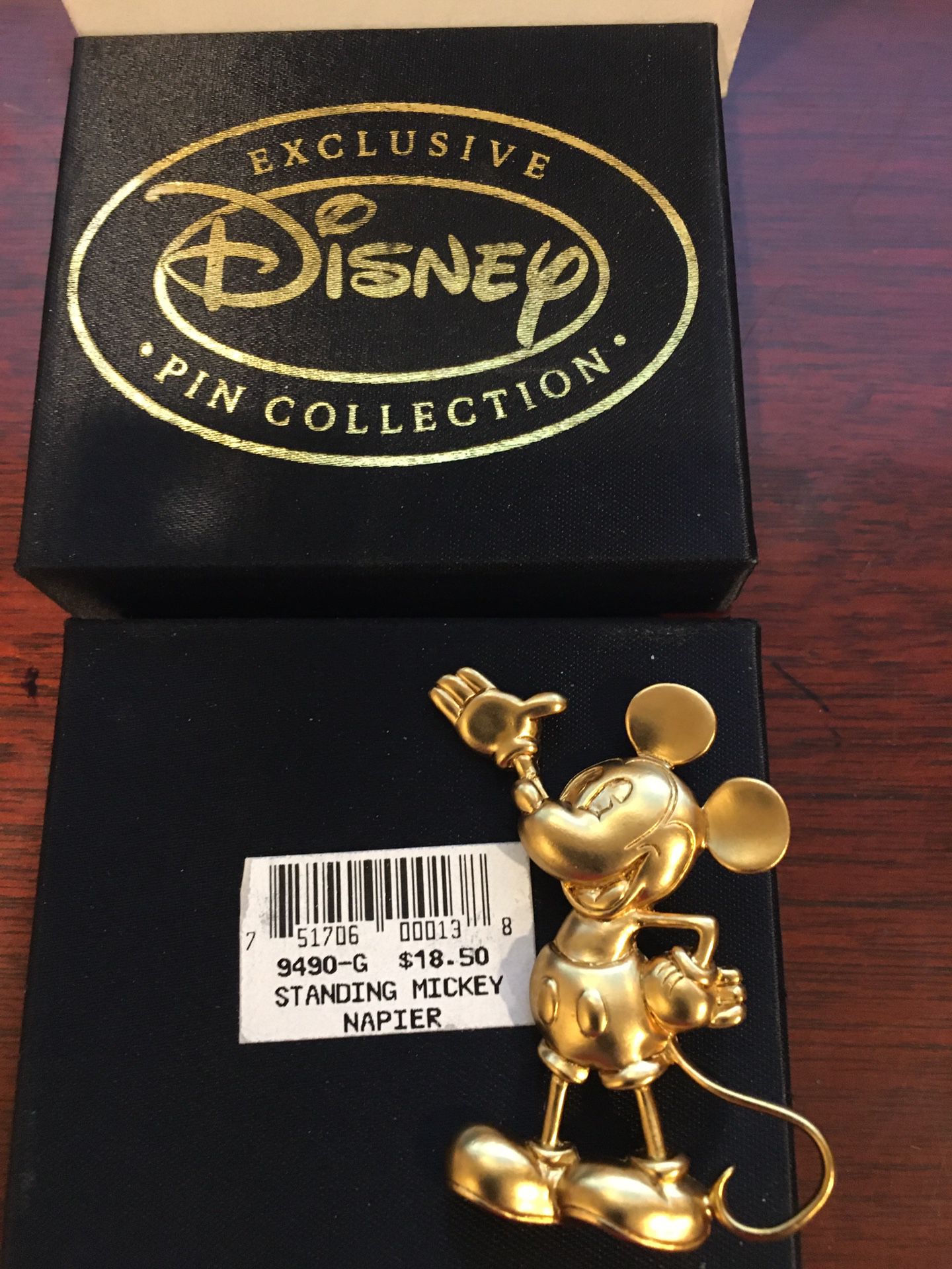 Disney pin collection Stand Up Mickey Pin