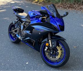 2022 Yamaha R7 motorcycle sport bike Street bike