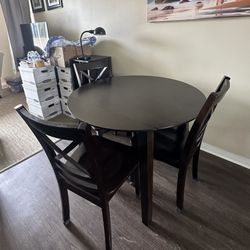 Round Dinette Table With Three Chairs