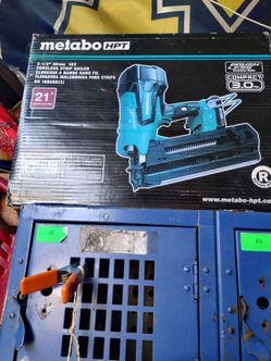 3 1/2...... 18 volt cordless Strip nailer
