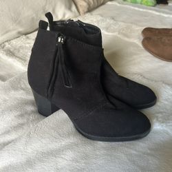 Black Boots 