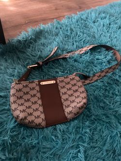 Michael Kors MK Signature Crossbody Bag