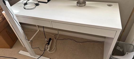 IKEA MICKE Table