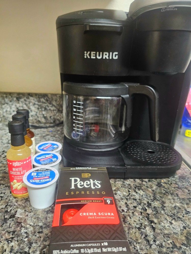 Keurig With 12 cup coffee maker and Keurig Pods