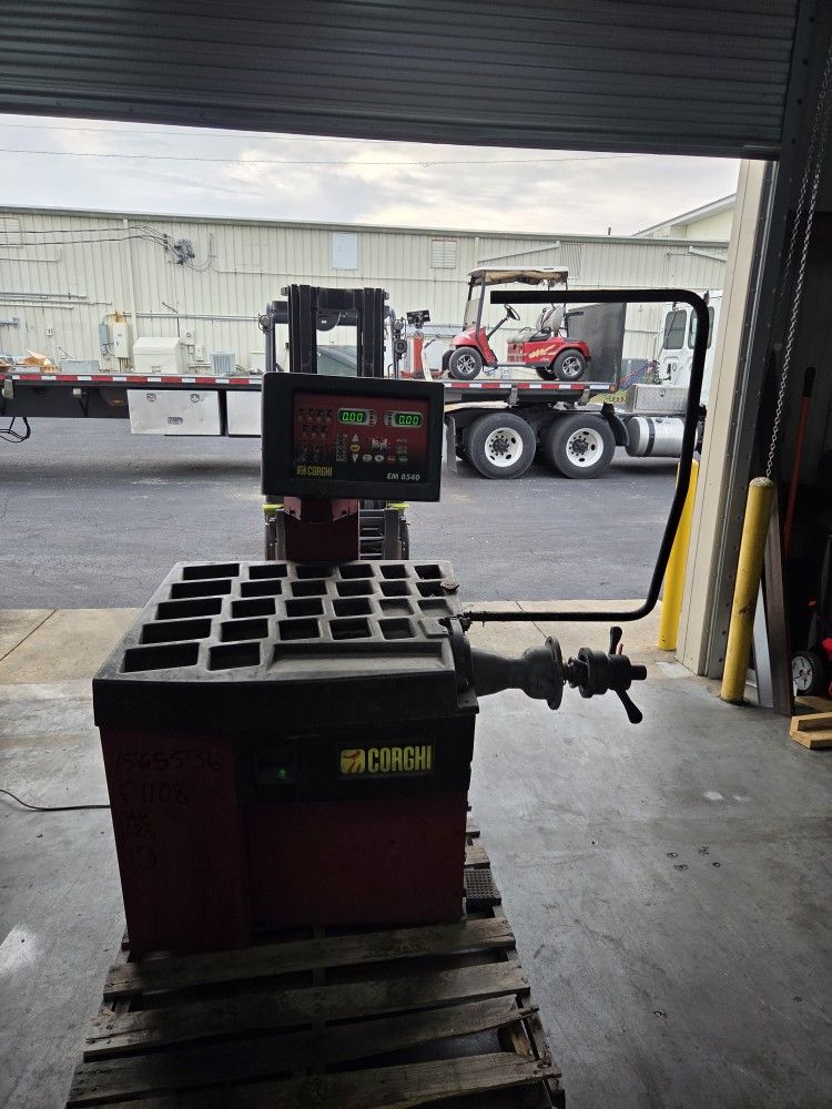 Corghi Commercial Tire Balancer