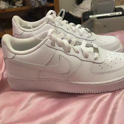 Size 7 Nikes Air Force Ones 
