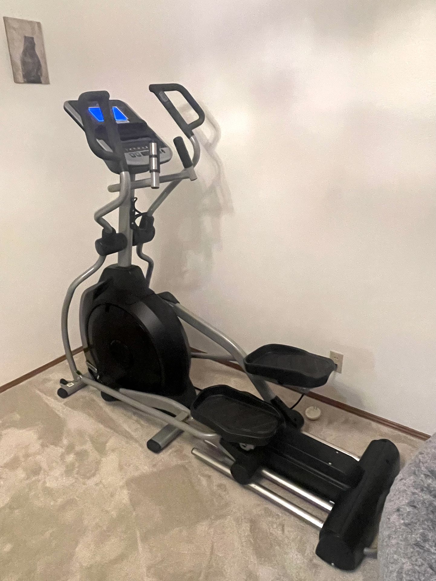 Feature-packed Spirit XE395 Elliptical Machine