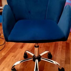 Vanity Chair Swivel Rolling Chair with Armrests

