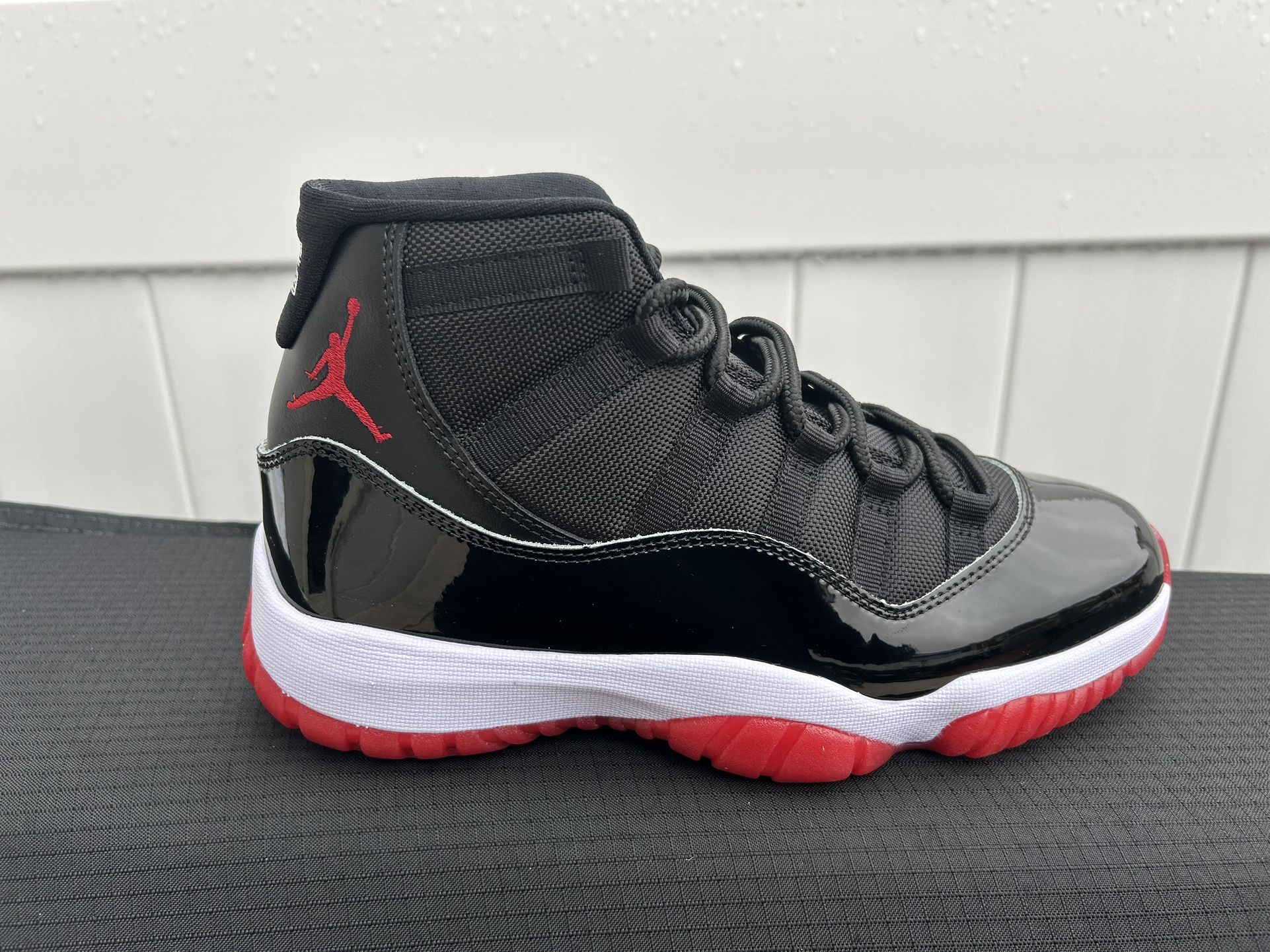 Jordan 11 Breds Size 9 With Box