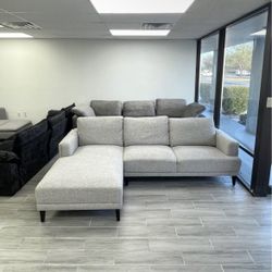 Light Gray Sectional Couch / Sofa [FREE Delivery🚚]