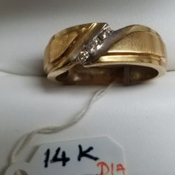 14k Yellow Gold Diamond 0.11 Ring size 9