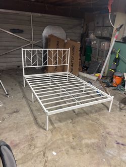 FULL Size Metsl Bed Frame (( BRAND NEW ))
