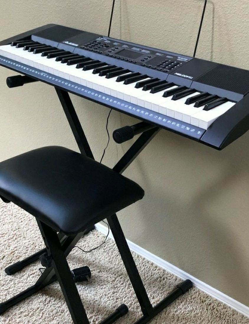 Alessi keyboard piano with stand, mic, headphones