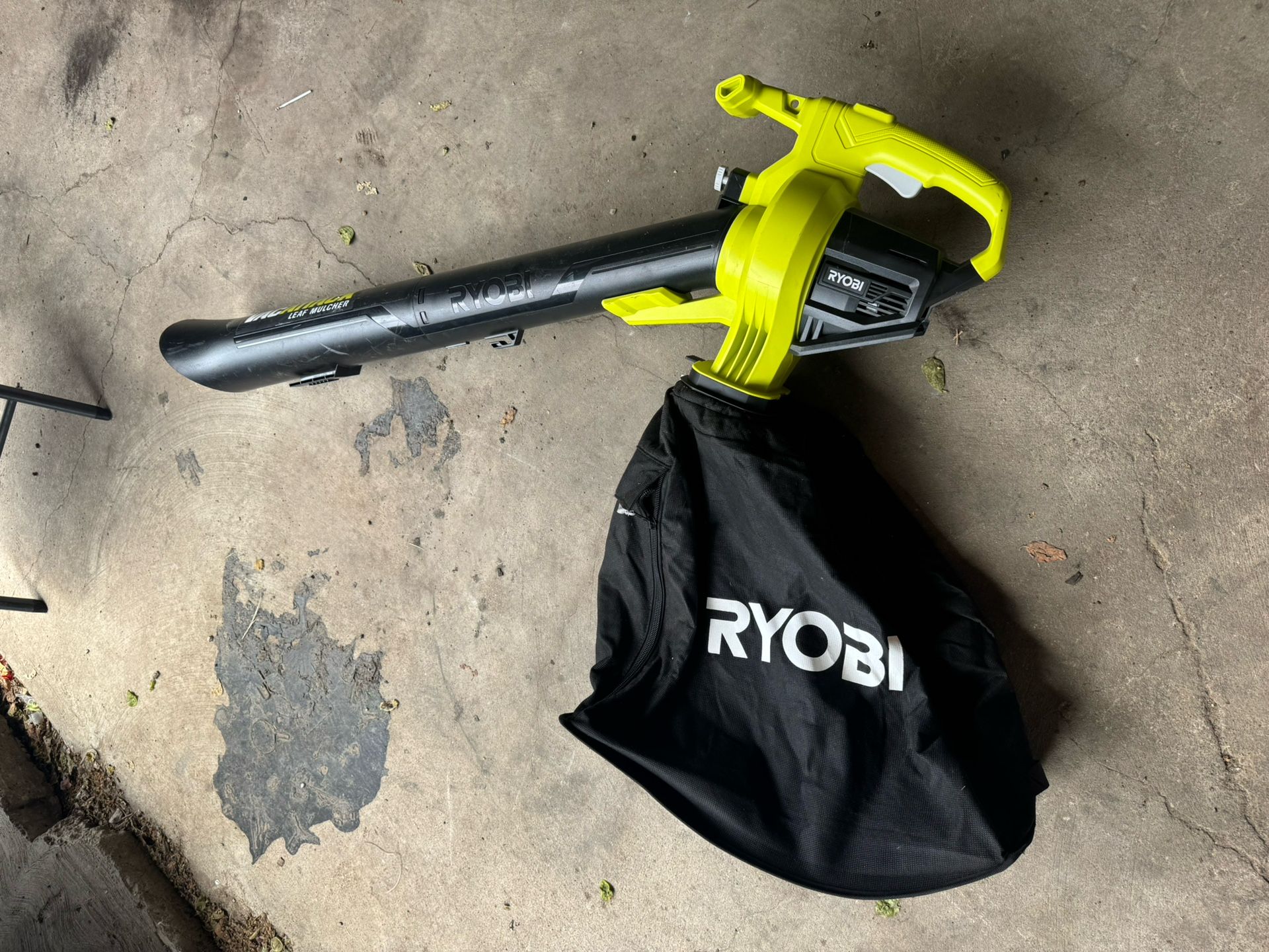 RYOBI 40V Vac Attack Cordless Battery Leaf Vacuum/Mulcher (Tool