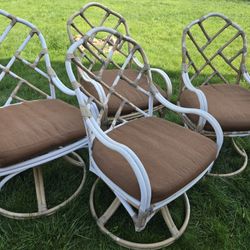 4 Swivel Chairs