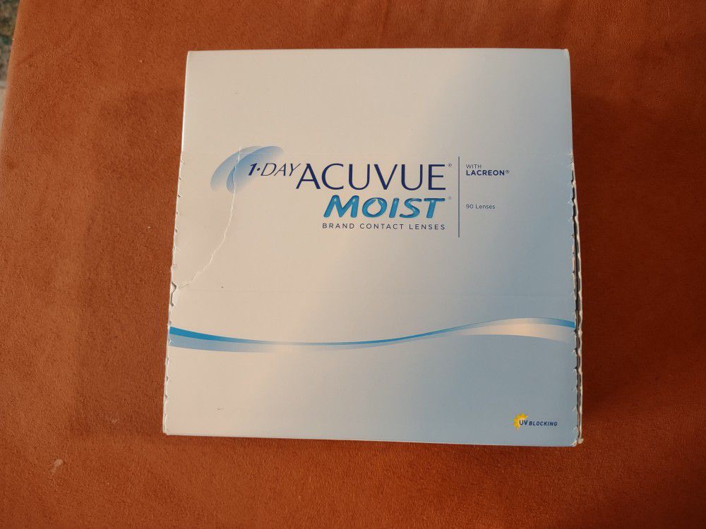 Acuvue Moist Contact Lenses 