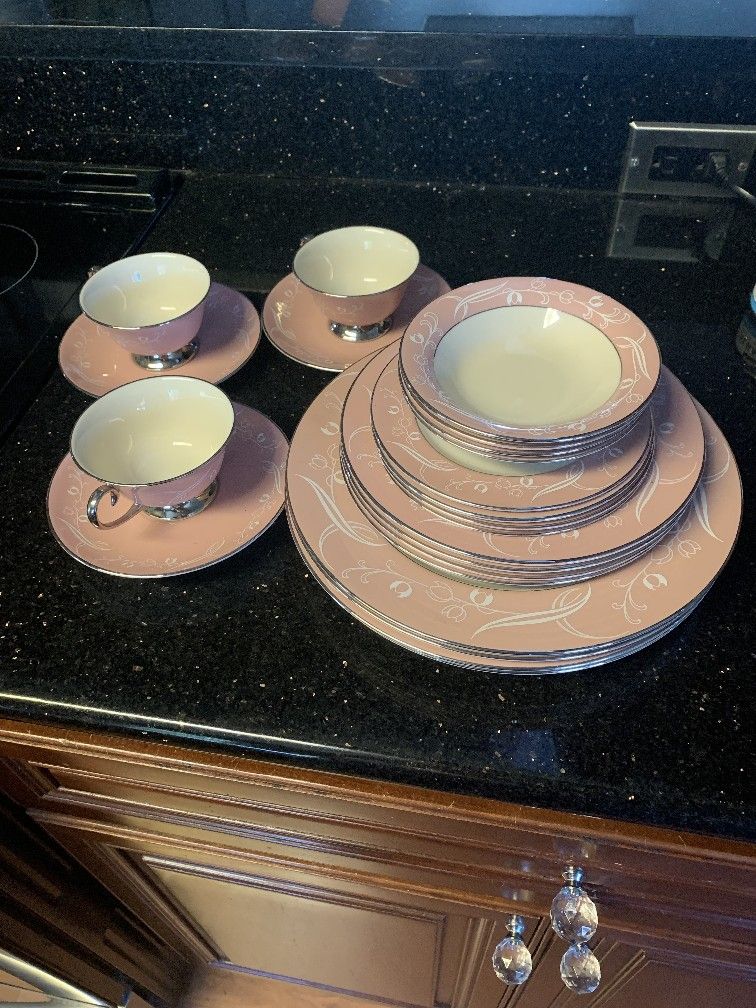 Vintage Flintridge China – Snow Tulip Pink – Platinum Trim – Made in California