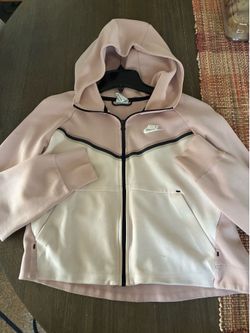 Nike women’s tech