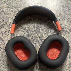 🎧 Apple AirPods Max – Custom Red & Black | Excellent Condition! 🔥