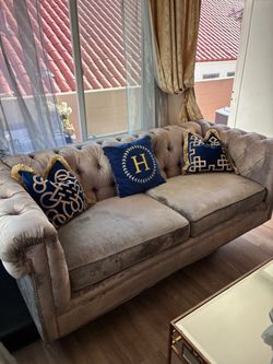 Beautiful Couch - Needs New Home!