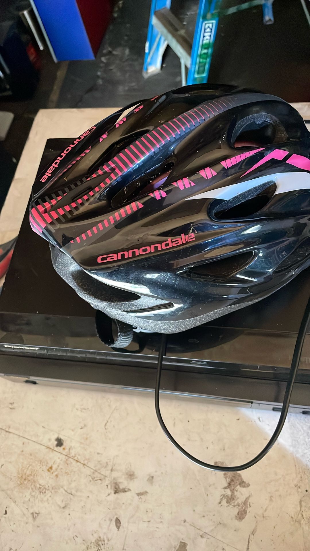 Cannondale Helmet Bike Pink SIZE S/M