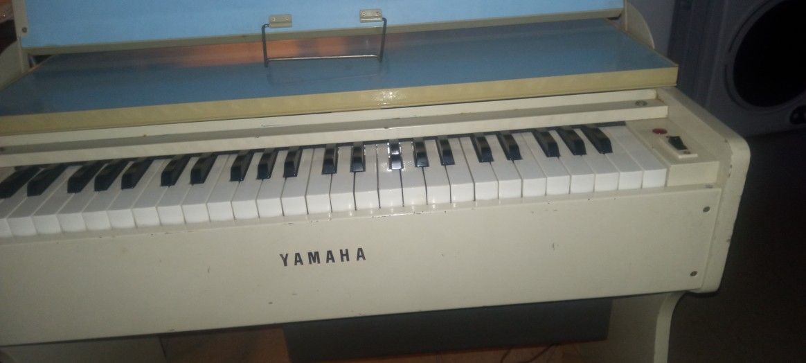 RARE VINTAGE 1960s YAMAHA DS-49C REED ORGAN works PERFECTLY!