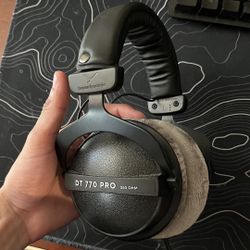 Beyerdynamic DT 770 PRO Closed-Back Headphones