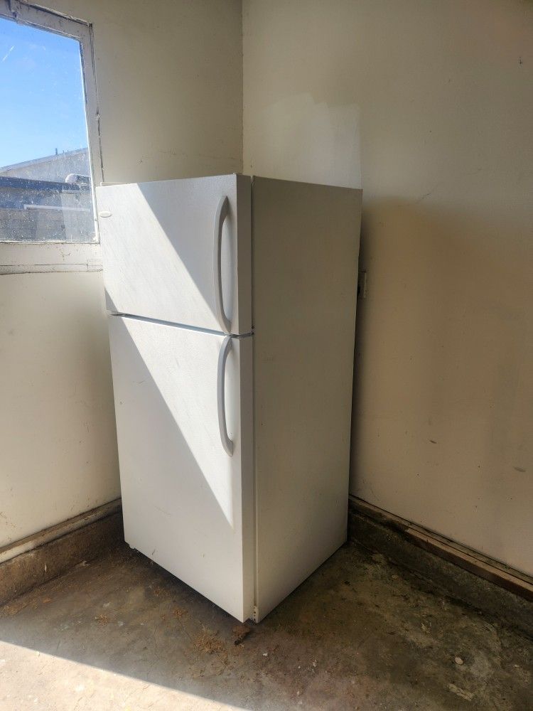 Frigidaire Refrigerator 