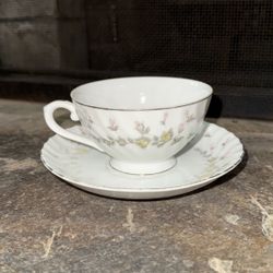 4 Sets Of Tea Cup And Saucer 