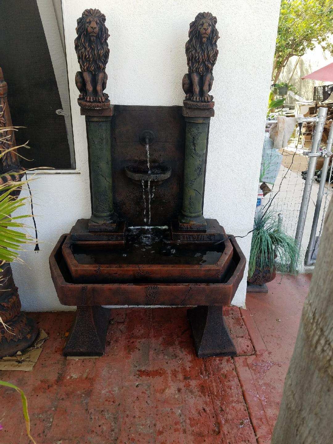 Beautiful water fountain new! Please see other offers 👉
