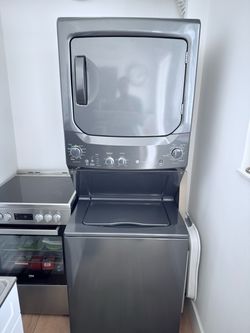 GE 27” stackable Washer/Dryer Like New (Moving Sale)