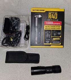 Nitecore R40 Flashlight