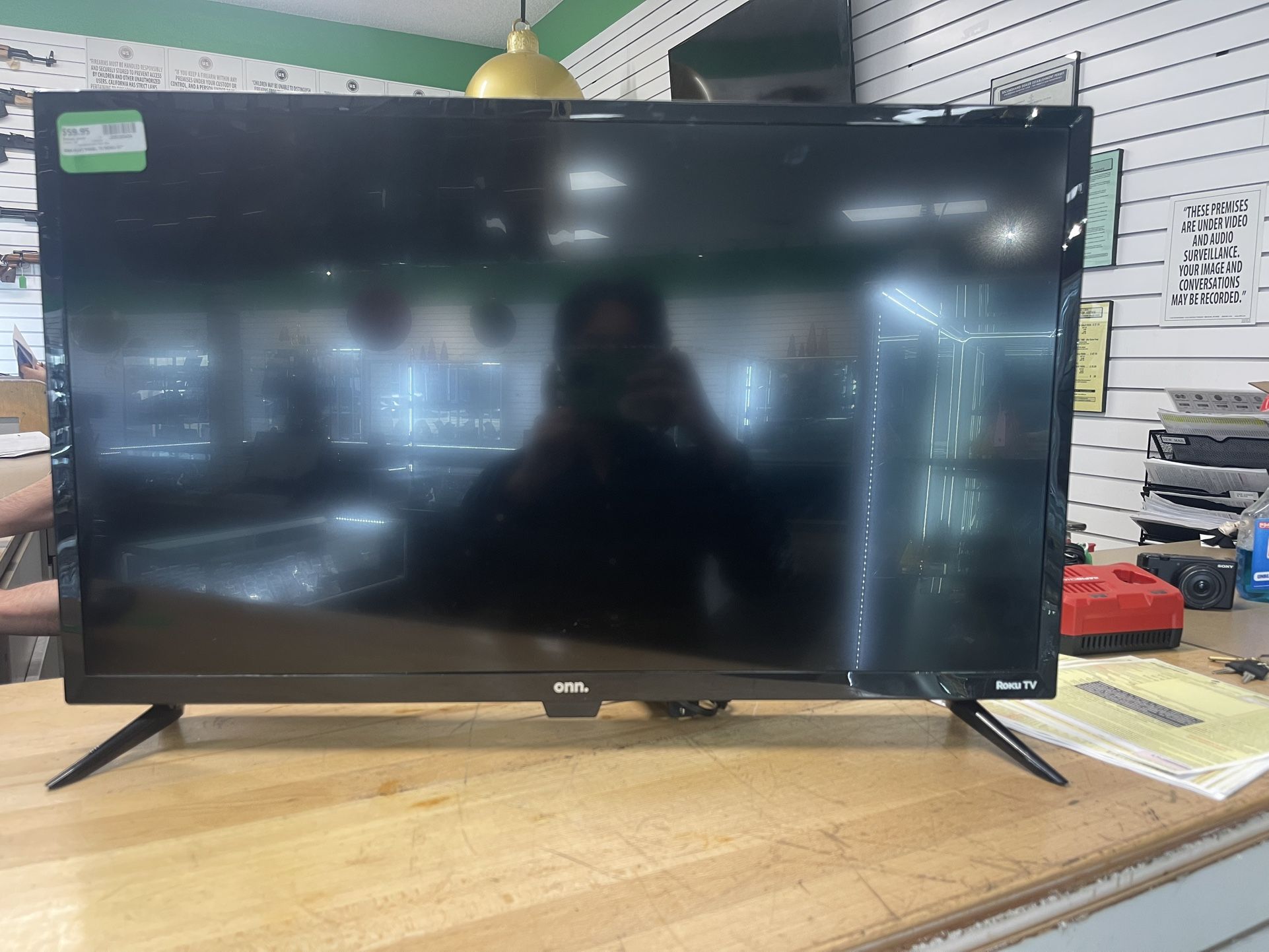 ONN flat Panel Tv Roku 32”