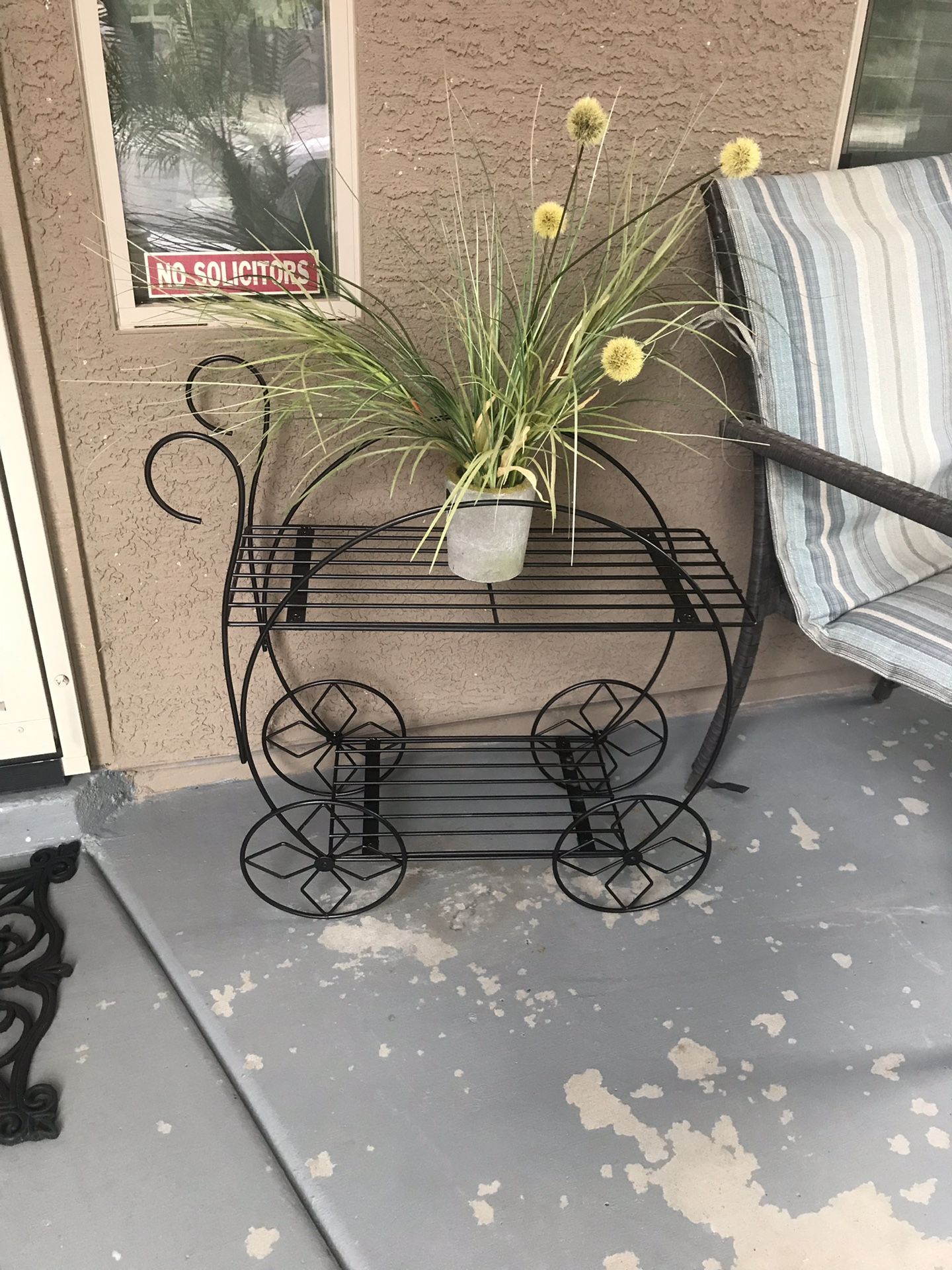 Plants holder for outdoor decoration in very good condition like new