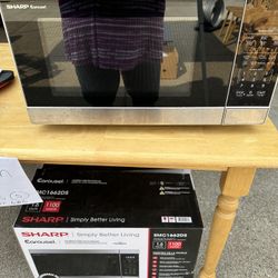 Sharp Microwave 1100 Watts Habla Espanol 
