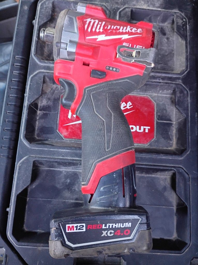 Milwaukee fuel newest gen 1/2 stubby impact wrench with 4.0 battery