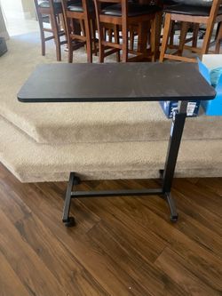 Tray table for bedside