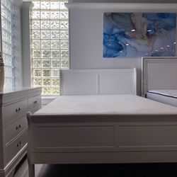 Simple  White Bedroom Furniture Set CHROME Handles