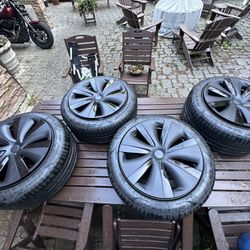 2021+ Tesla Model S Tempest Wheels and Pirelli Tires