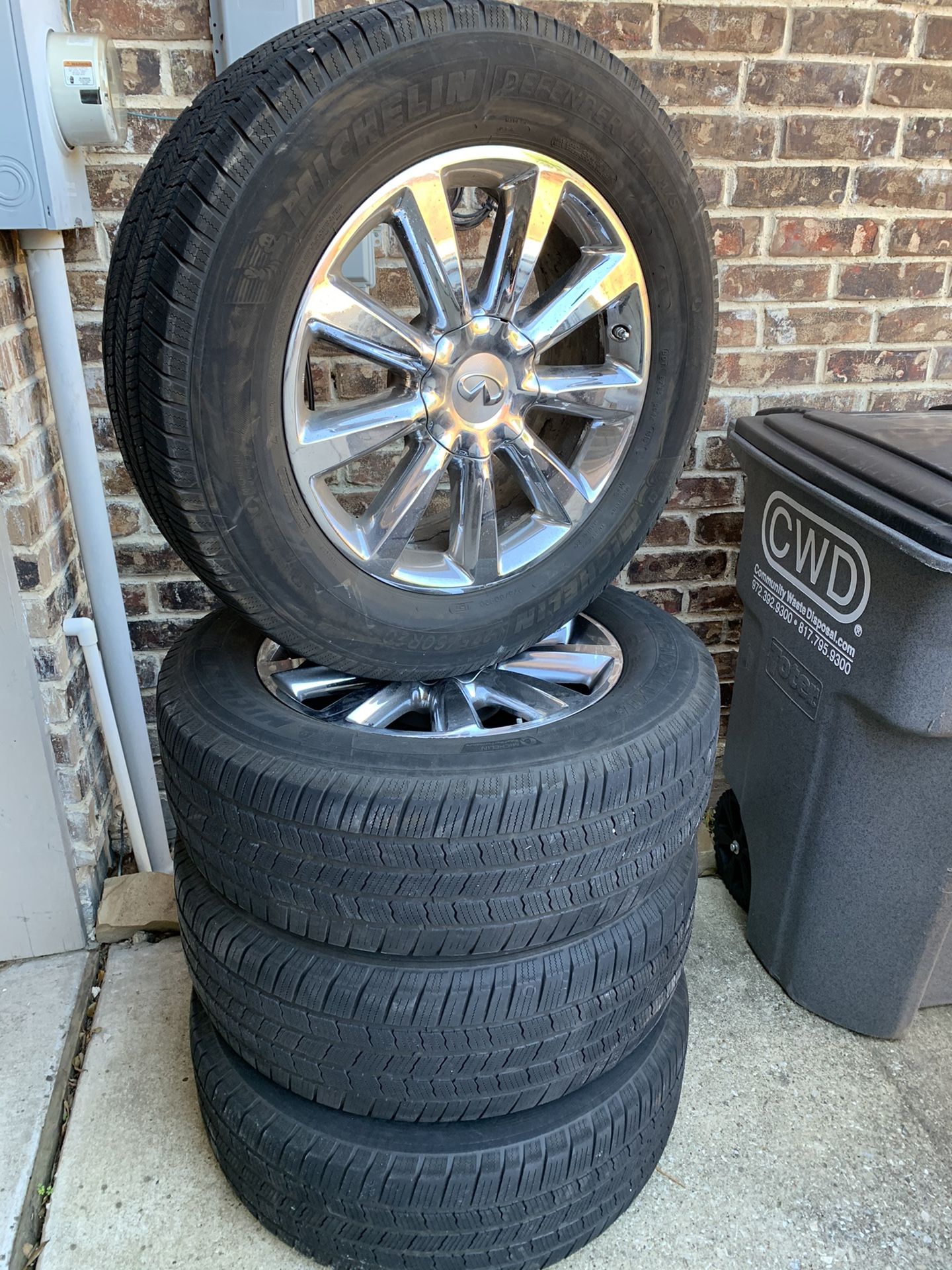 Michelin 275/60R20 tires and wheels