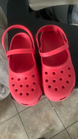 WOMEN CROCS SIZE 8
