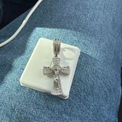925 Silver And Moissanite Cross Pendant  