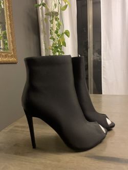 Fashionova Black Heeled Booties Size 8