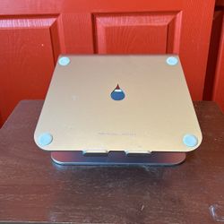 LapTop/MacBook Stand