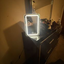 LED LIGHTED MINI FRIDGE WITH MIRROR DOOR